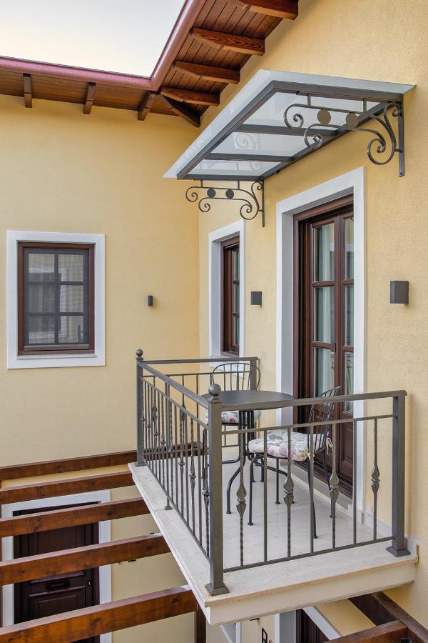 Petrou Suites Ioannina Exterior photo
